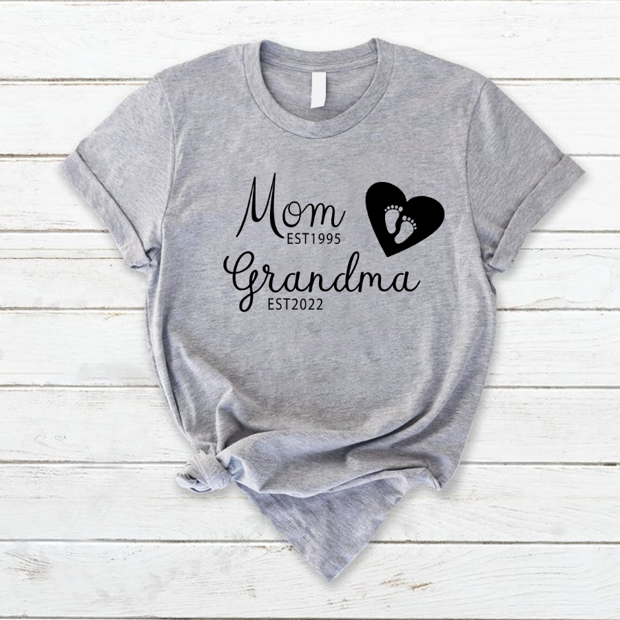 Mom Est Grandma Est CL01 T-Shirt