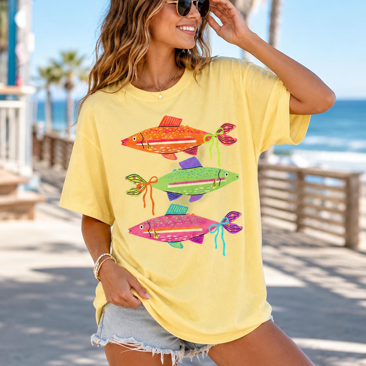 Colorful Stacked Fish Graphic Tee Oversized T-Shirt for Women Preppy Coastal Beachy Sardine Girl Summer Aesthetic White Heavyweight Cotton Short Sleeve Crew Neck Coquette Bow Ocean Life Vacation Outfit Casual Streetwear Top