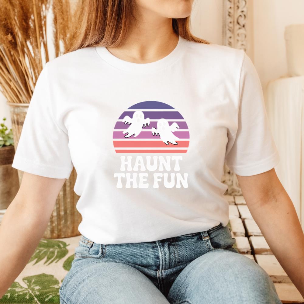 Haunt the Fun Ghost Sunset Retro Cartoon Design T-Shirt