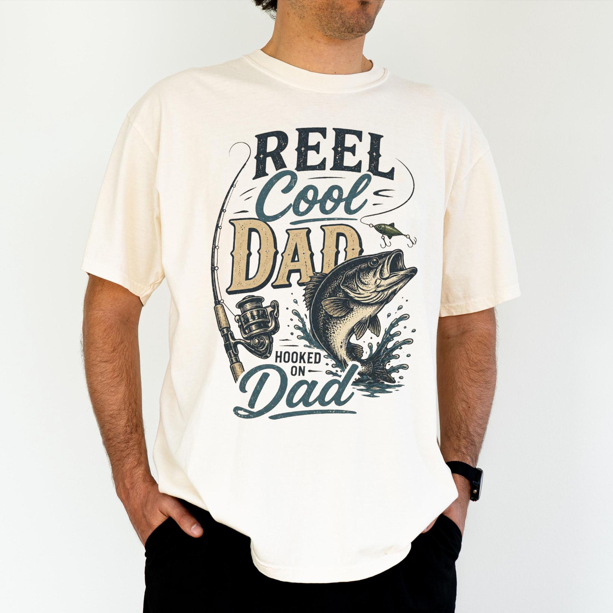 RodyThread Reel Cool Dad Fishing Shirt Men's Vintage Retro Graphic T-Shirt For Fathers Cream Off-White Cotton Blend Funny Fisherman Apparel Hooked On Dad Bass Fish Print Fathers Day Gift Idea Casual Outdoor Tops Graphic Tees