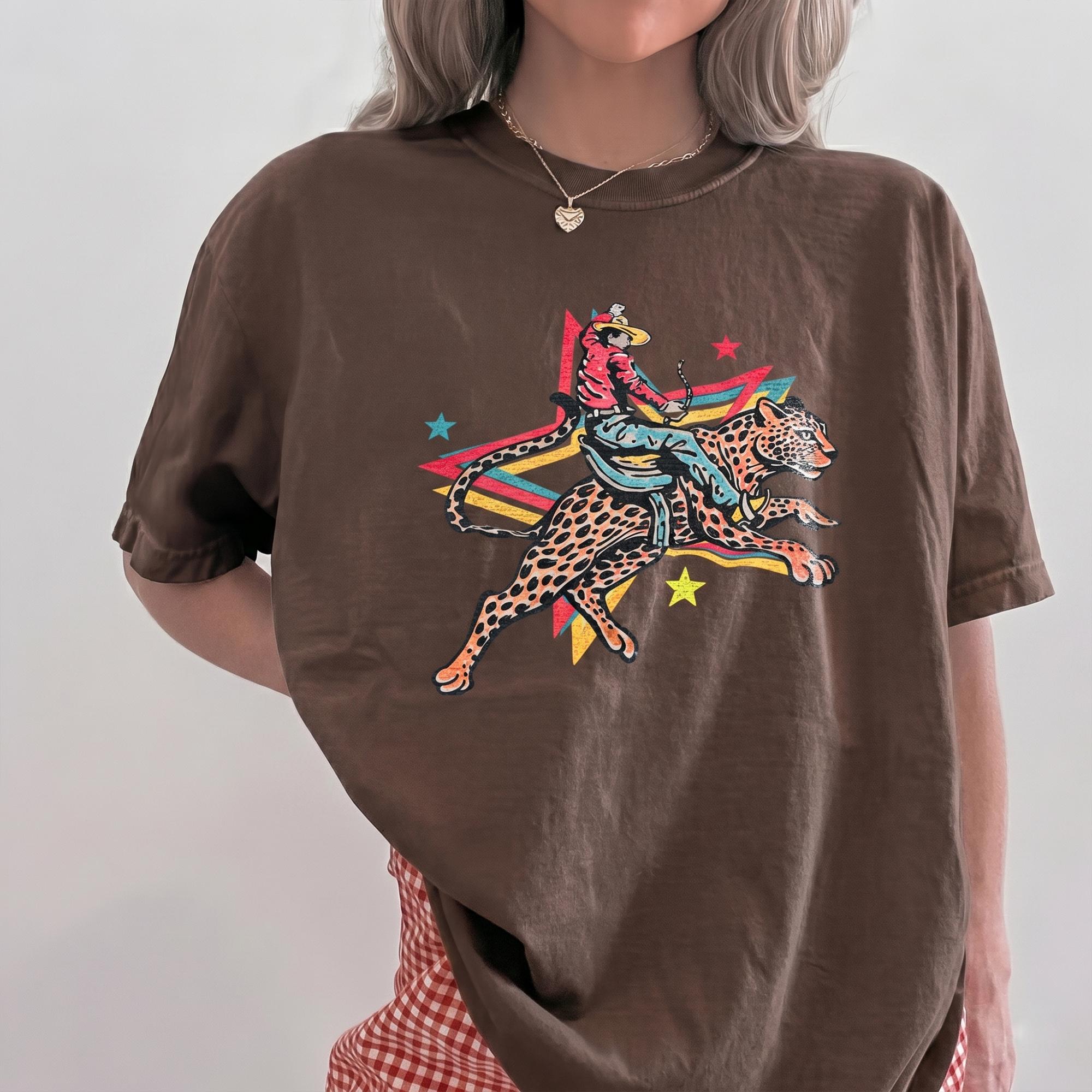 RodyThread Rodeo Leopard Wild Ride Oversized Graphic T-Shirt Women's Retro Western Country Music Festival Chic Cream Cotton Blend Vintage Cowgirl She's A Wild One Graphic Tee Trendy Summer Top Y2K Aesthetic Streetwear Leopard Print Outfit