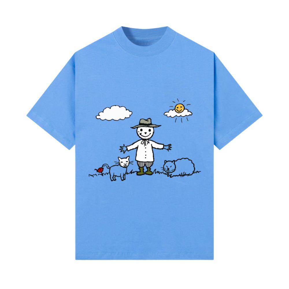 Scarecrow, smiling happily surrounded by animals. T-Shirt