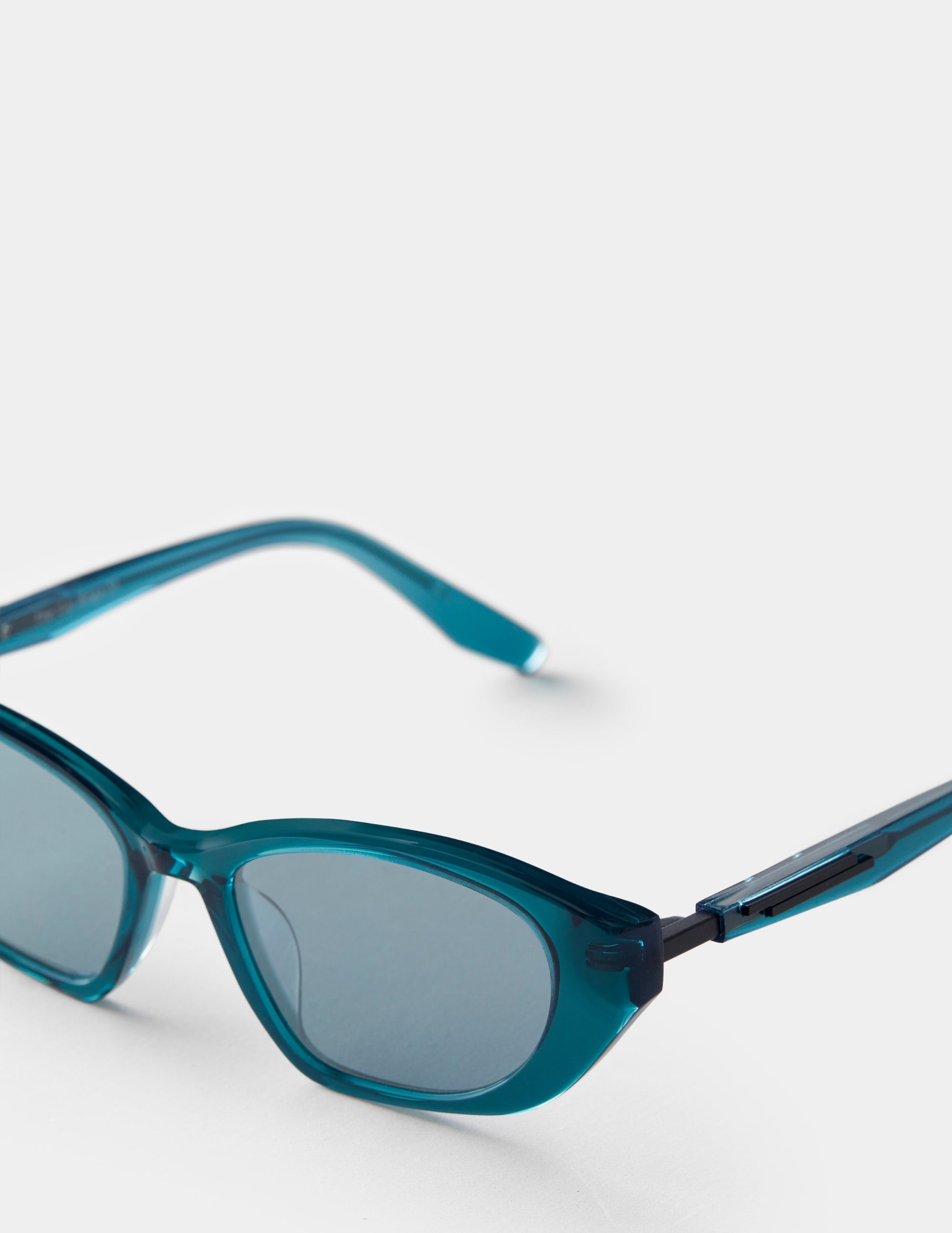 The Cut Edge 01 - Unisex Fashion Sunglasses - Image 4