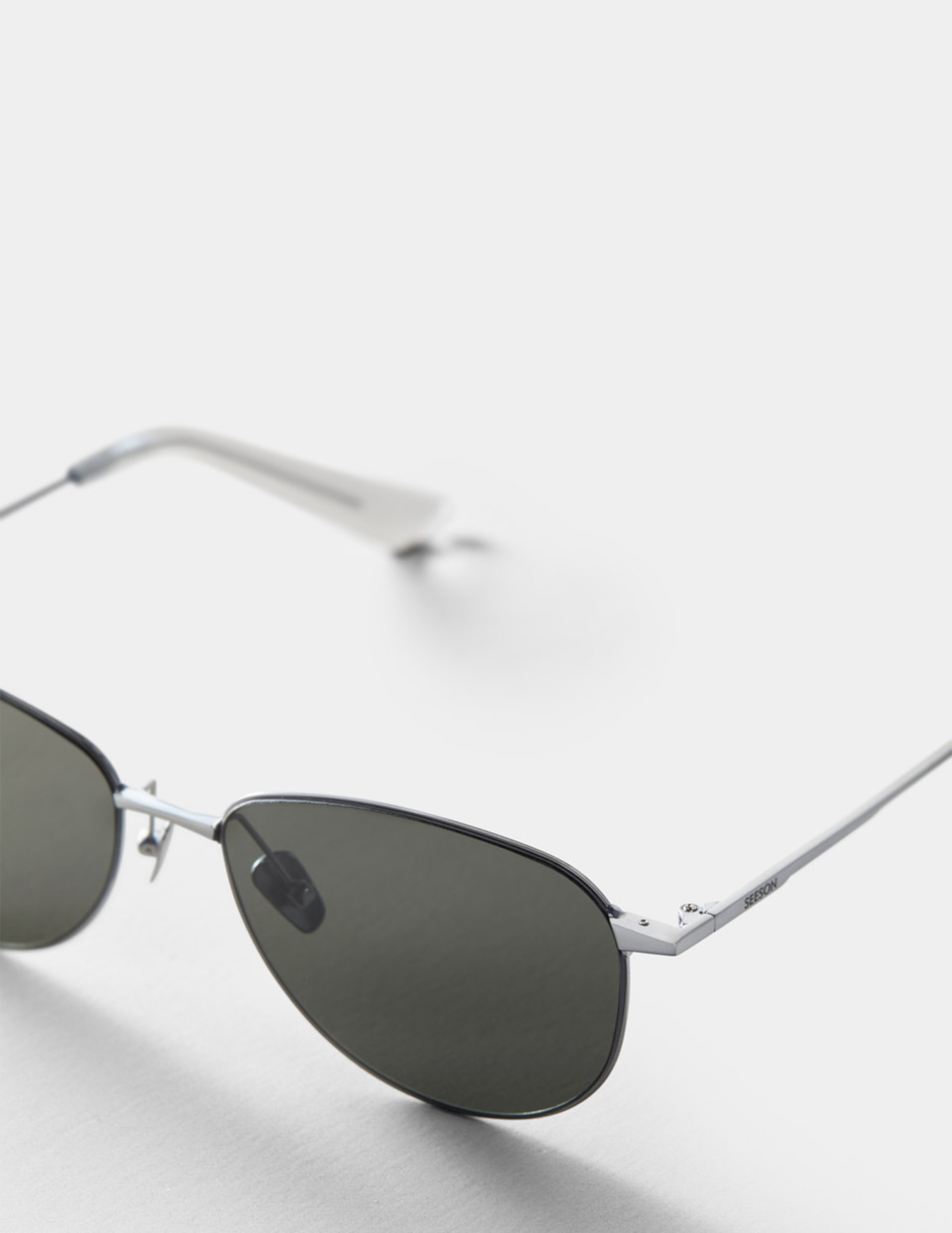 The Vertebra 04 - Unisex Fashion Sunglasses - Image 4